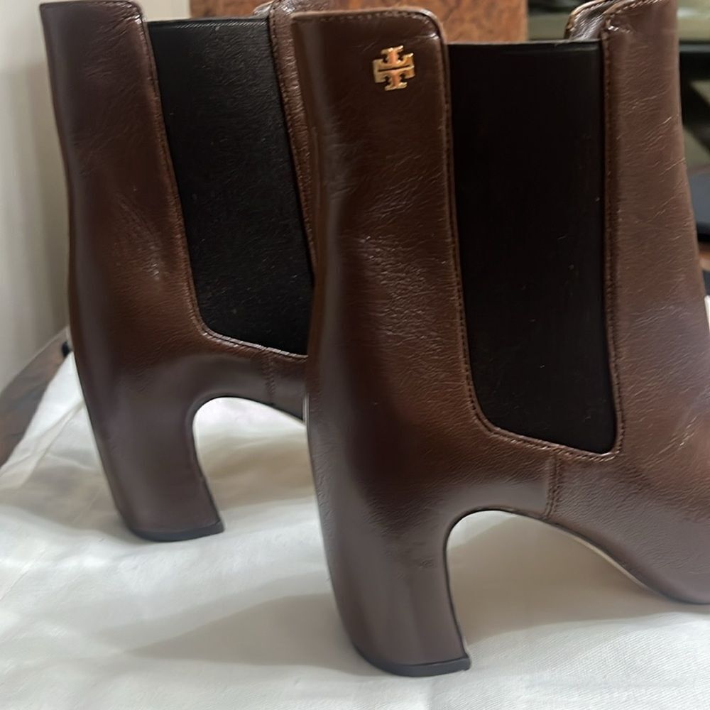 NEW TORY BURCH Coco Brown/ Dark Leather Banana Chelsea Boots 6.5 $578 - Picture 5 of 11
